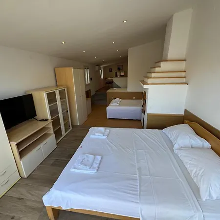 Valentino By Pag Tours Appartement *